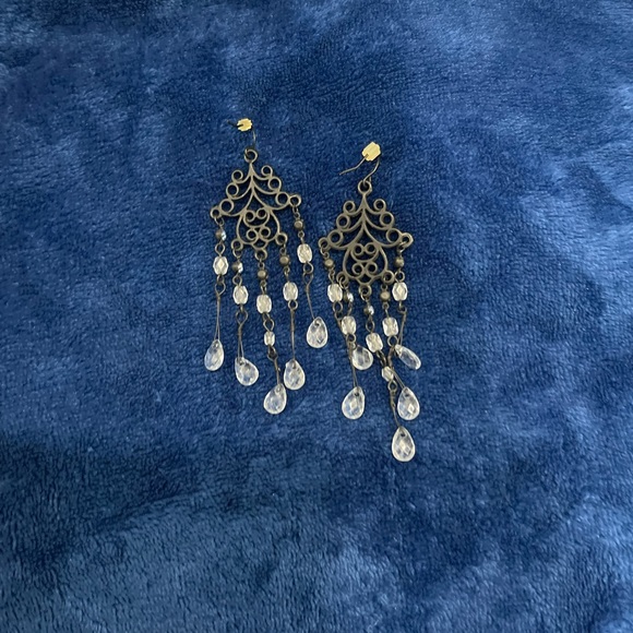 Sale‼️Beautiful light Weight Chandelier Beaded Earrings-EUC - Picture 7 of 7